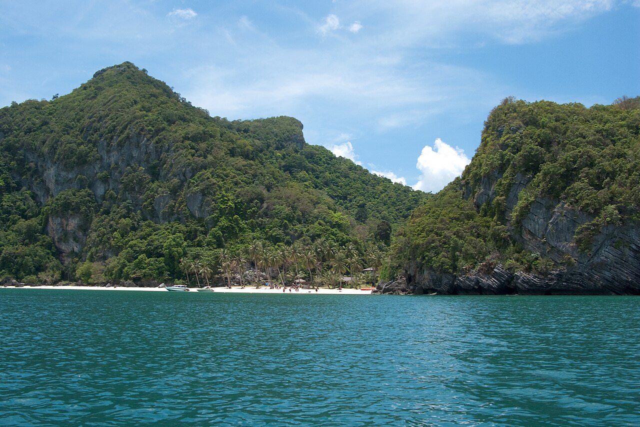 Mu Ko Ang Thong, Island in the sea, Thailand