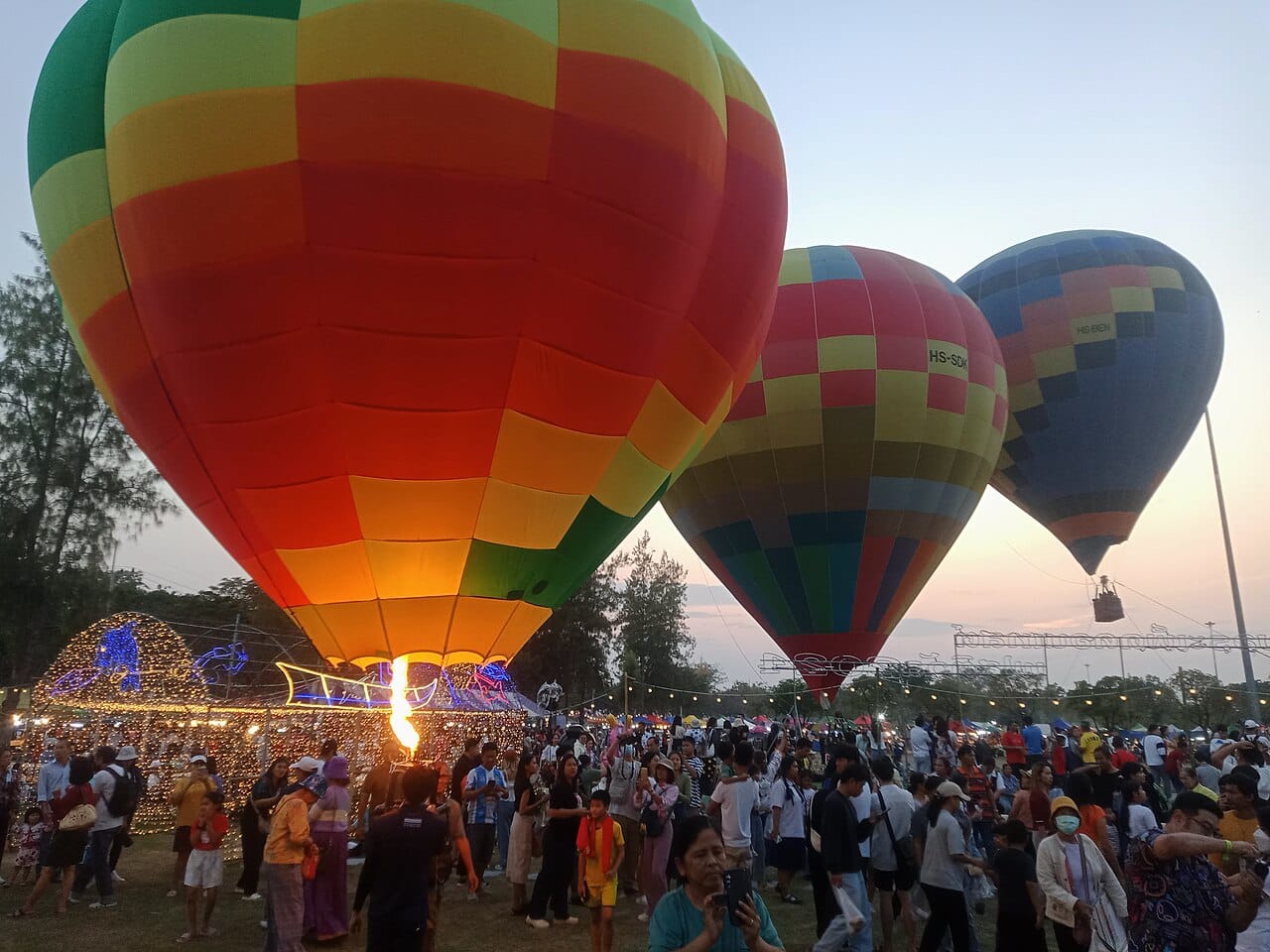 Hot air balloon festival in Bueng Boraphet - angle 1