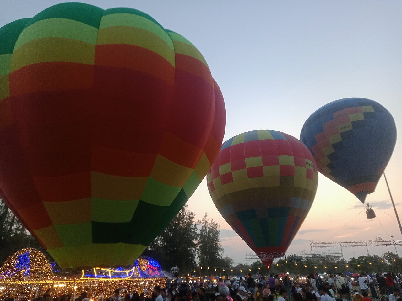 Hot air balloon festival in Bueng Boraphet - angle 2