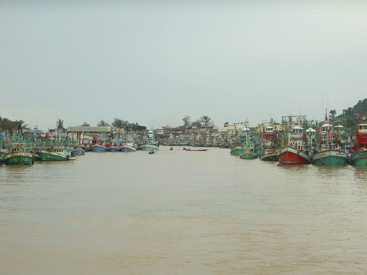 River boats near Chumphon - Thailand - panoramio