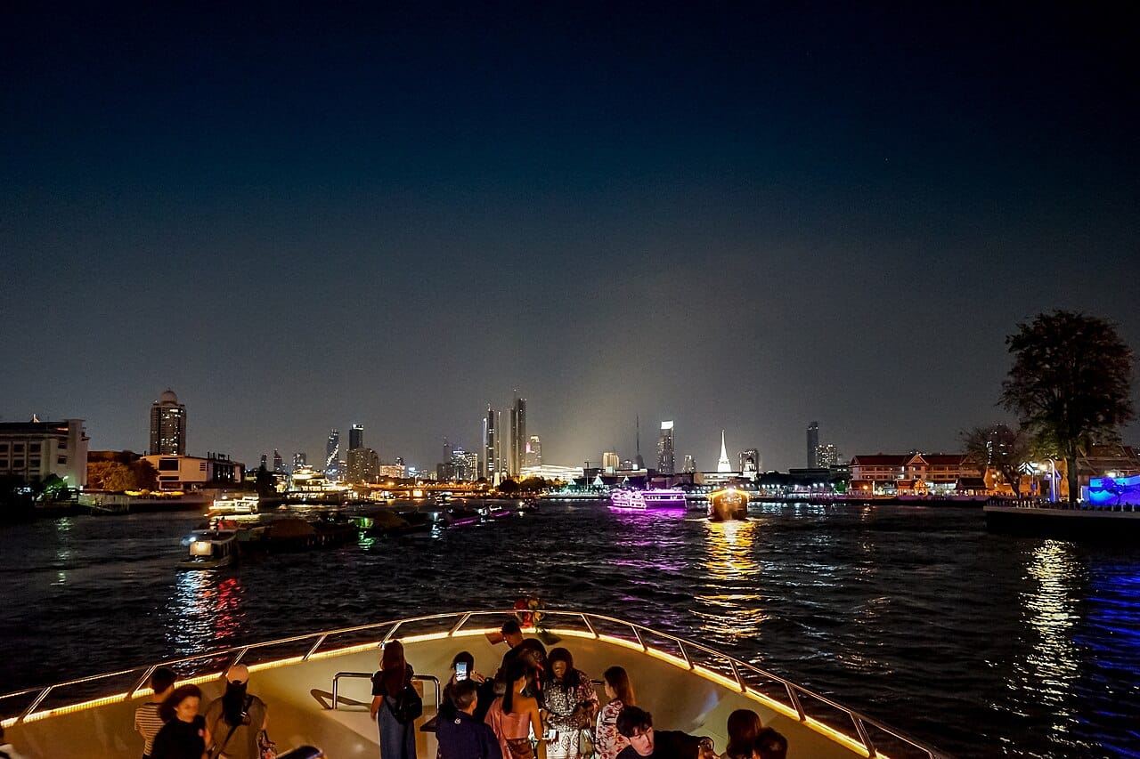 Bangkok by night (50714323477)