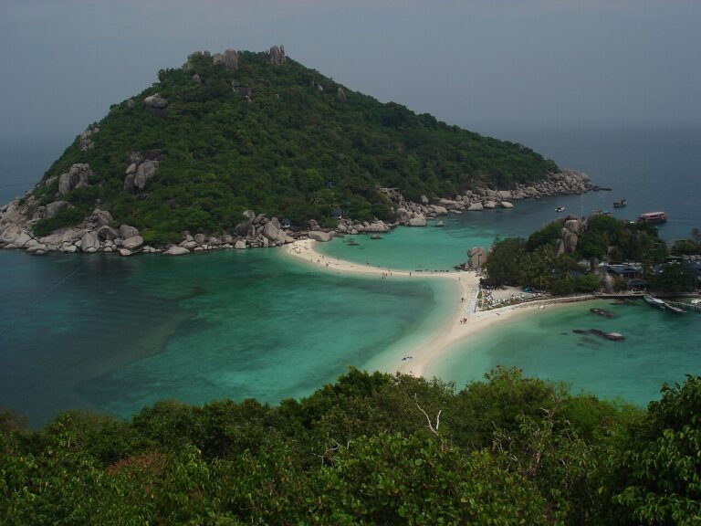 Koh Samui: Koh Madsum (Pig island) & Koh Tan Snorkeling day trip by Speedboat