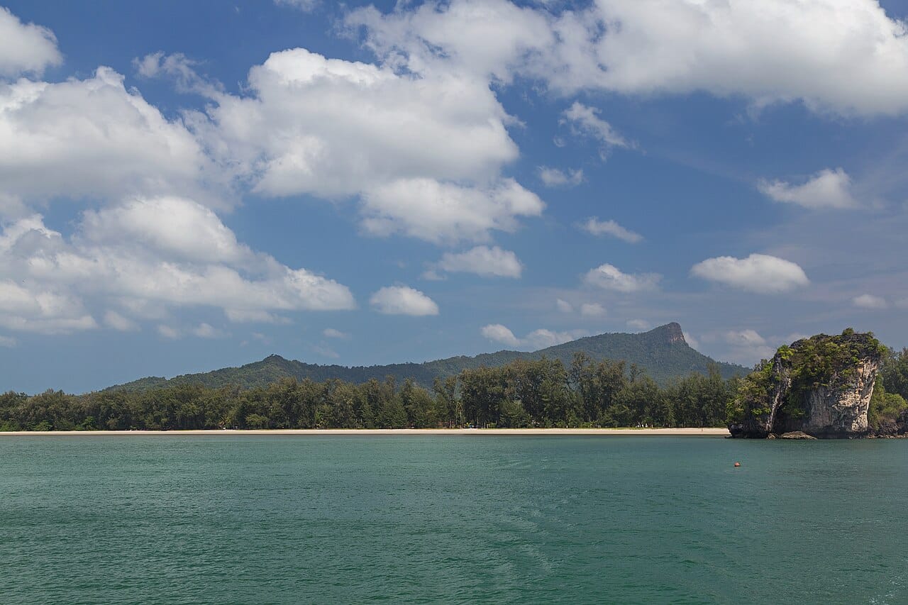 2016 Prowincja Krabi, Widoki ze statku płynącego na trasie Ao Nang - Ko Lanta Yai (05)