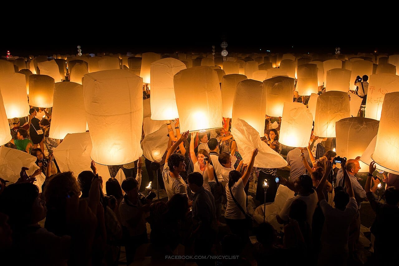 Yi Peng lanterns in Chiang Mai (11067469754)
