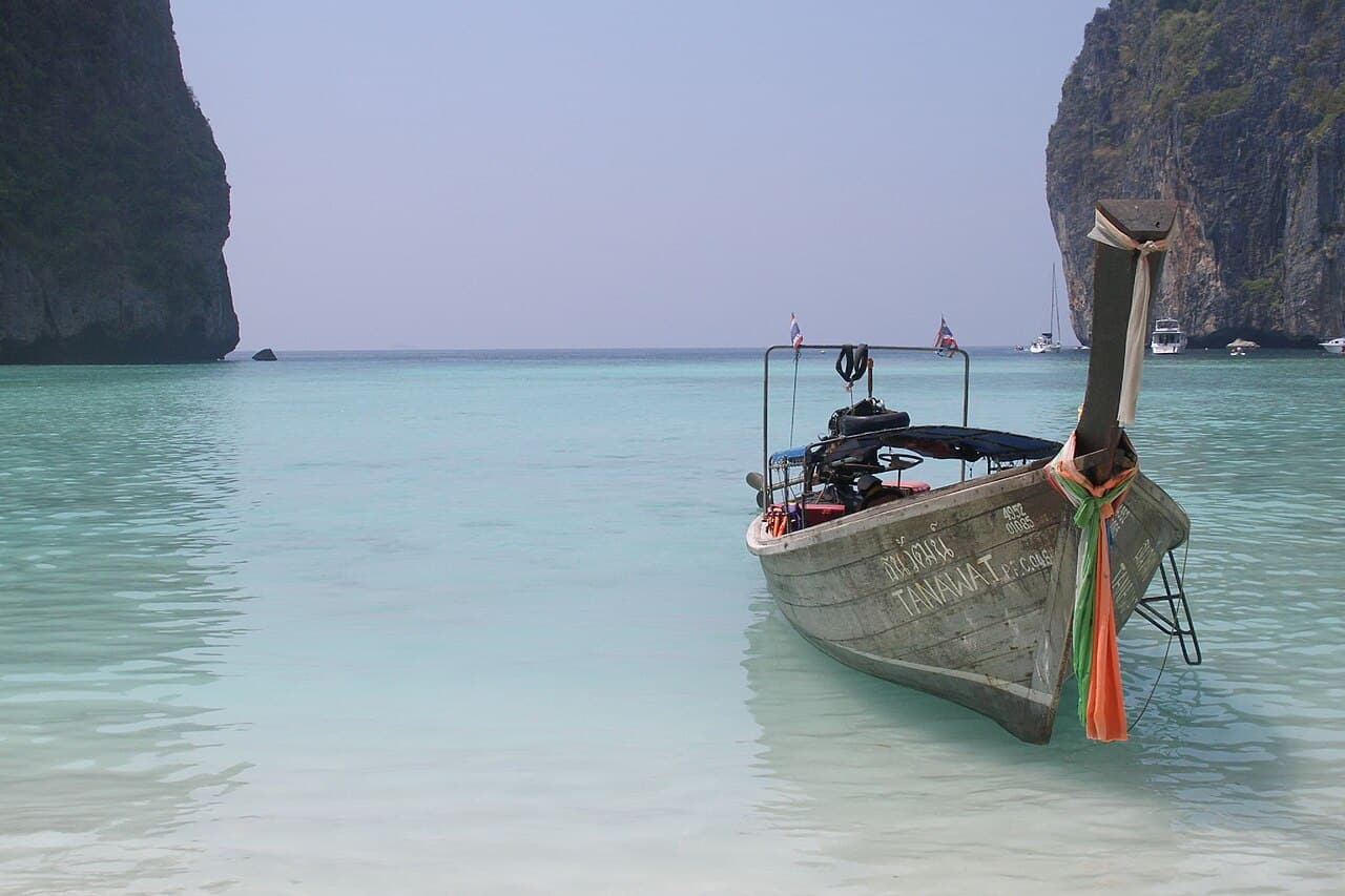 Maya Bay on Ko Phi Phi Leh (2007-03-064) (706106179)