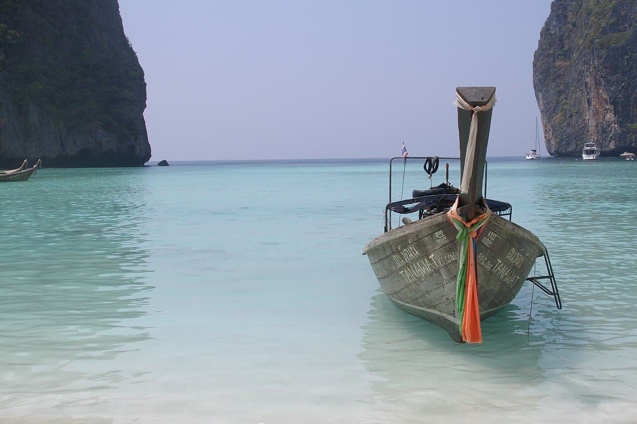 Maya Bay on Ko Phi Phi Leh (2007-03-063) (706979254)
