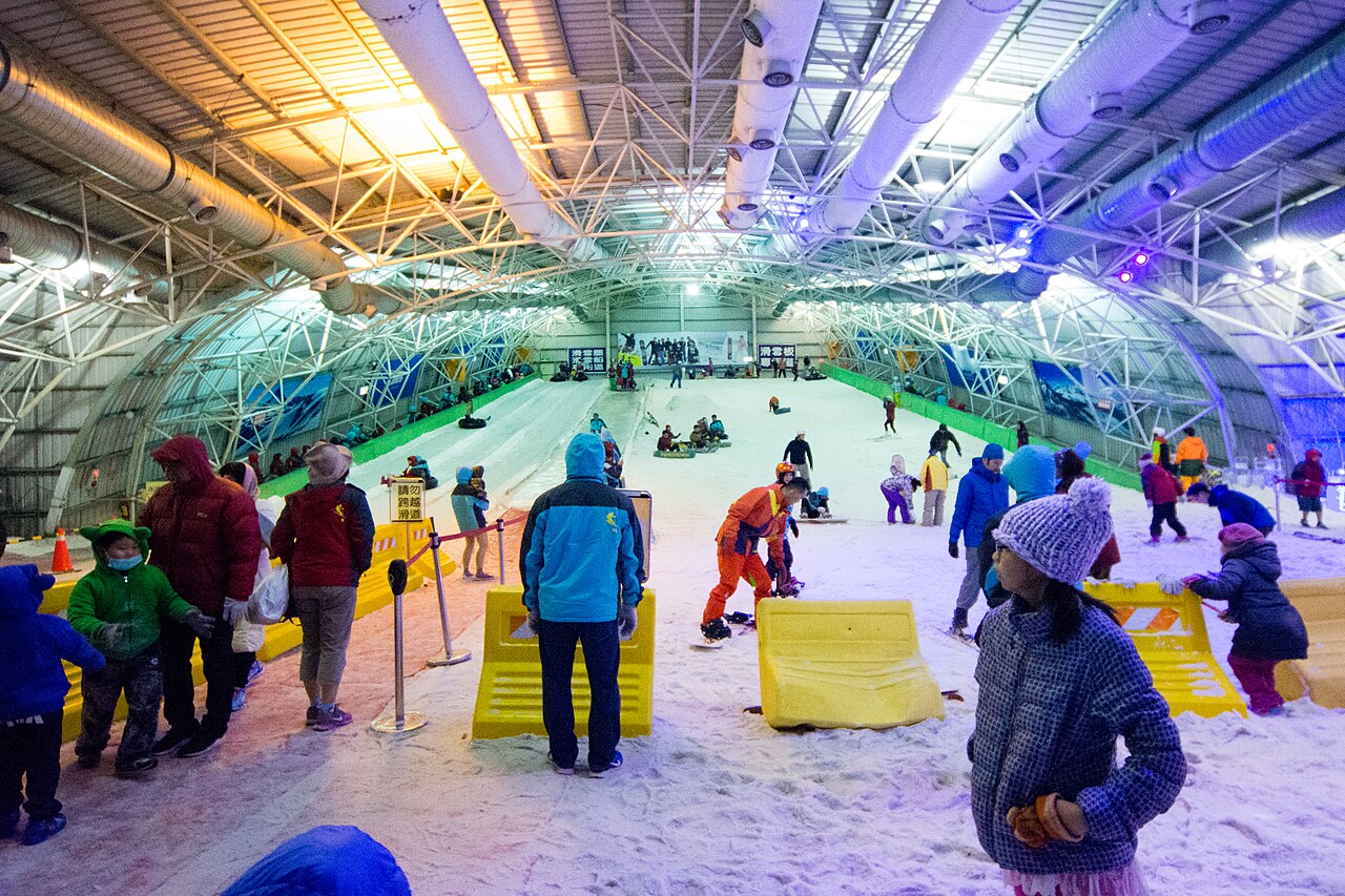 2015-08-22 Indoor ski slope at the Little Ding-Dong Science Theme Park