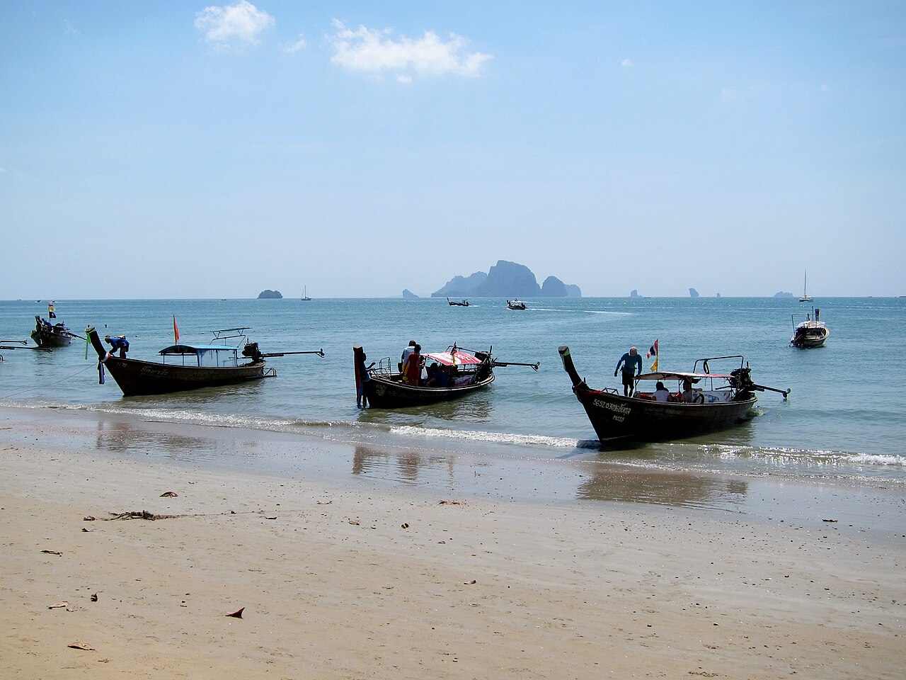 Longtail boats at Ao Nang beach (12360044894)
