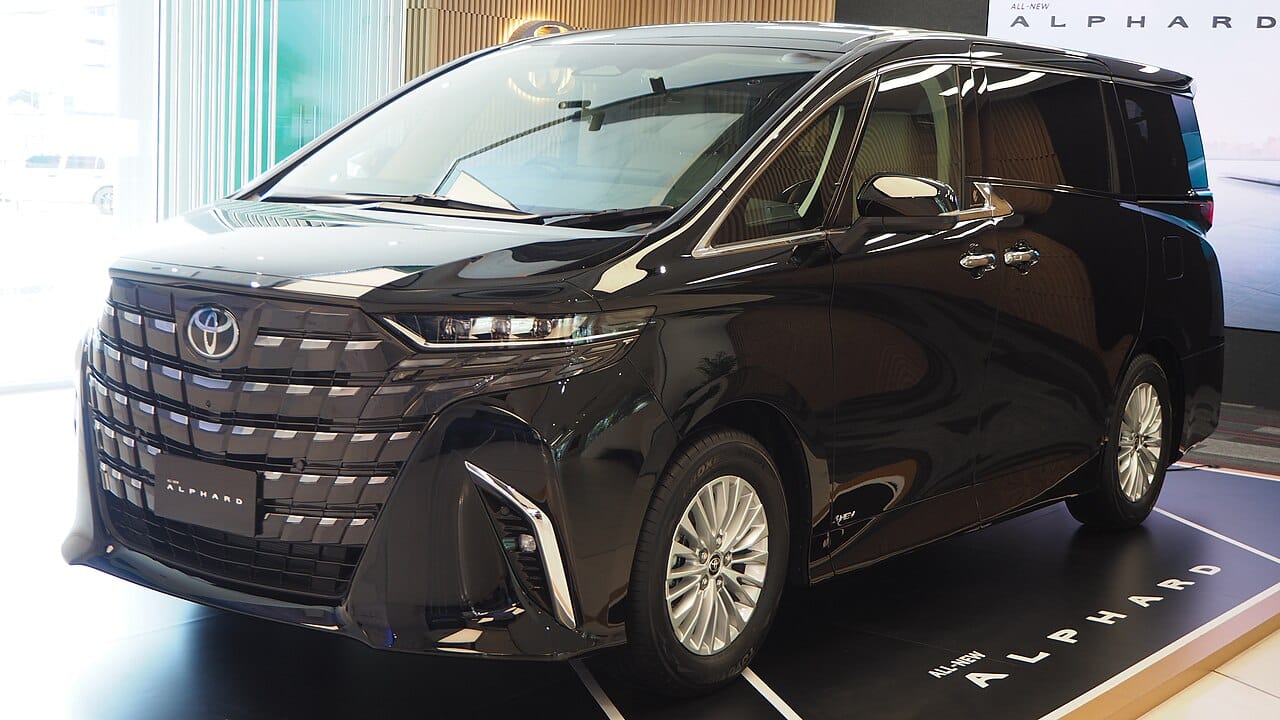 2023 Toyota Alphard 2.5 HEV