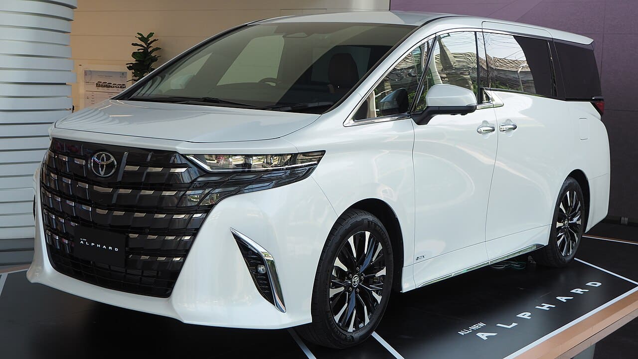 2023 Toyota Alphard 2.5 HEV Luxury