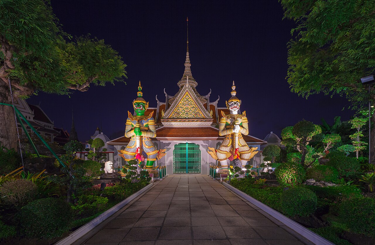 Wat Arun, entrance 2
